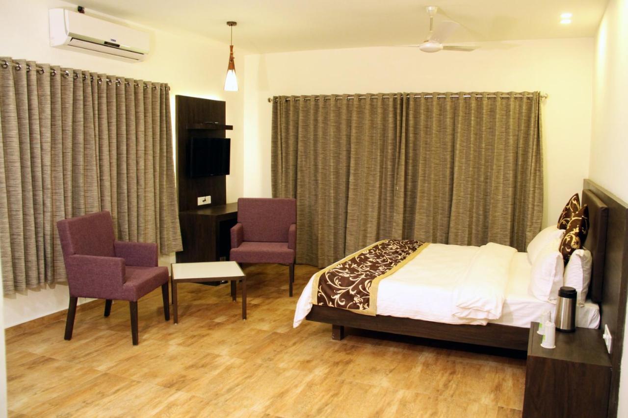 Hotel Aditya Talala Exterior photo